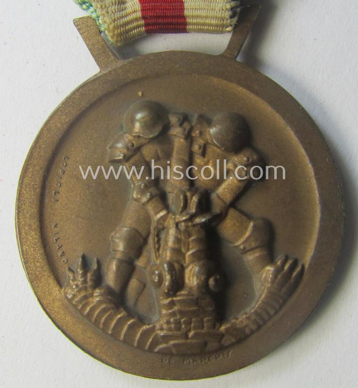 Golden-bronze-coloured example of a: 'Deutsch-Italienische Feldzugsmedaille' (or: German-Italian campaign-medal) that comes mounted onto its (regular-sized) piece of original (and minimally faded- ie. stained!) ribbon