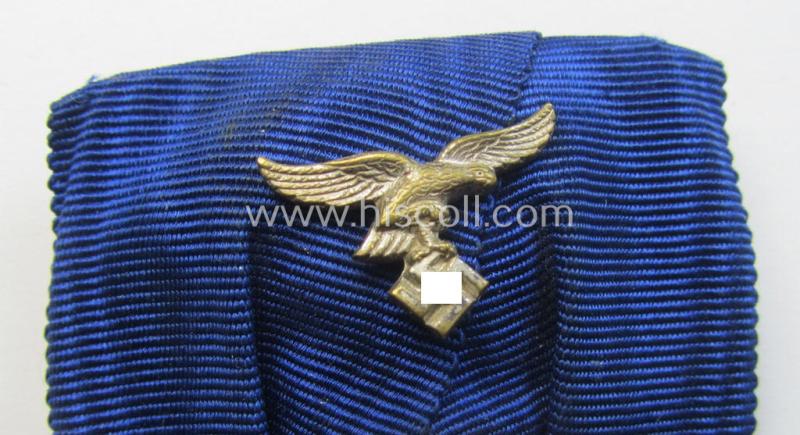 Bright silver-toned WH (Luftwaffe) so-called: 'Einzelspange' showing a: 'WH-Dienstauszeichnung 4. Stufe' (as was intended for 4 years of loyal-service) and that shows a detailed, Luftwaffe-type-eagle-device, period-attached