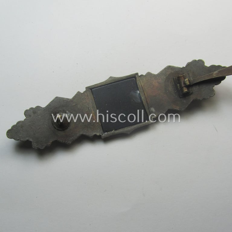 'Nahkampfspange in Bronze' (or: bronze-class close-combat clasp ie. CCC) being a maker- (ie. 'F.&B.-L.'-) marked- and/or minimally converse-shaped specimen as was produced by the maker- (ie. 'Hersteller') 'Funcke u. Brüninghaus'