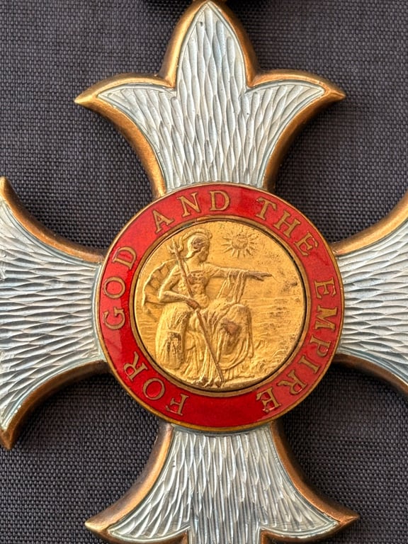 HARD TO FIND WW1 1917 BRITISH CASED 1ST TYPE MILITARY CBE MEDAL.