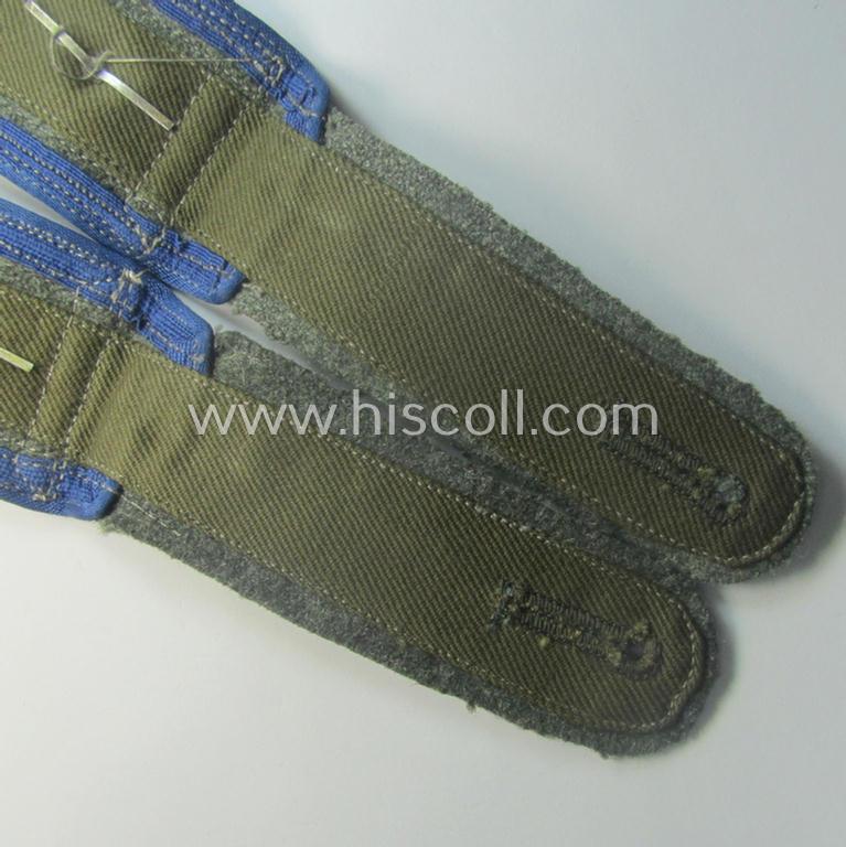 Pair of WH (Heeres) simplified- (ie. 'M44'-) pattern NCO-type shoulderstraps: 'Feldwebel eines Sanitäts-Abts. o. Rgts.'