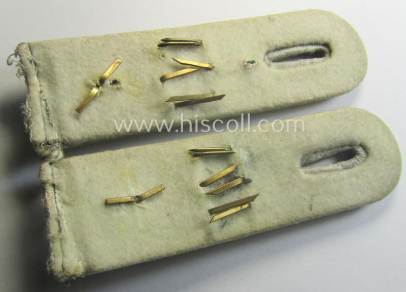 Unusual insignia-grouping comprising of a matching pair of WH (Heeres) officers'-type shoulderboards: 'Oberleutnant eines Inf.-Rgts.' that comes with its accompanying ID-disc (bearing the unit-designation: '1. Schütz.Ers.Kp. 106')