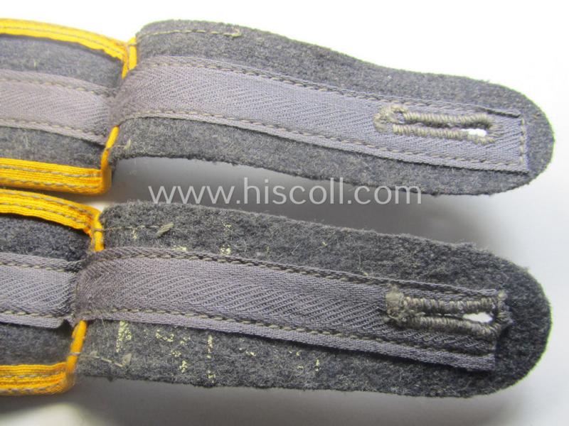 Pair of later-war-period, so-called: 'M44'-pattern, simplified WH (Luftwaffe) EM-type shoulderstraps as was intended for usage by a: 'Soldat der Flieger o. Fallschirm-Trpn.'