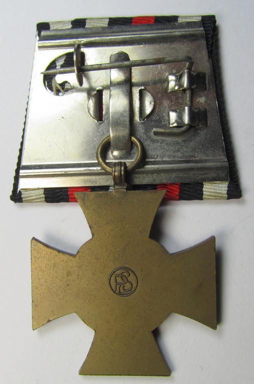 Attractive, golden-bronze-toned, so-called: 'Einzelspange' (being of the desirable detachable-pattern!) showing a: 'Frontkämpferkreuz 1914-18 o. Schwertern' (ie.: 'Kriegsteilnehmerkreuz 1914-18 ohne Schw.')