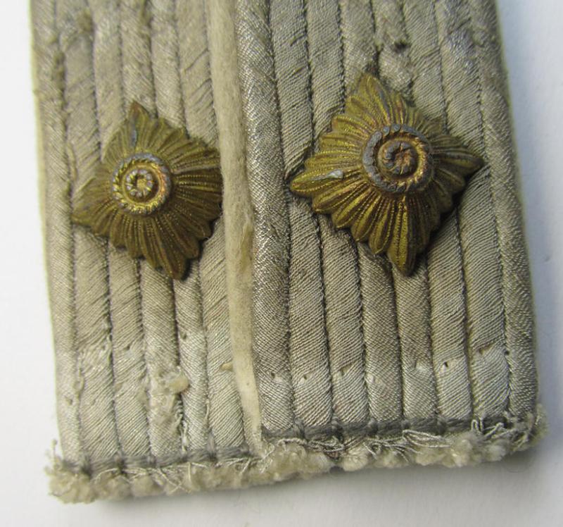 Neat - fully matching and truly used and tunic-removed! - pair of WH (Heeres) officers'-type shoulderboards as was intended for usage by an: 'Oberleutnant eines Infanterie-Regiments'