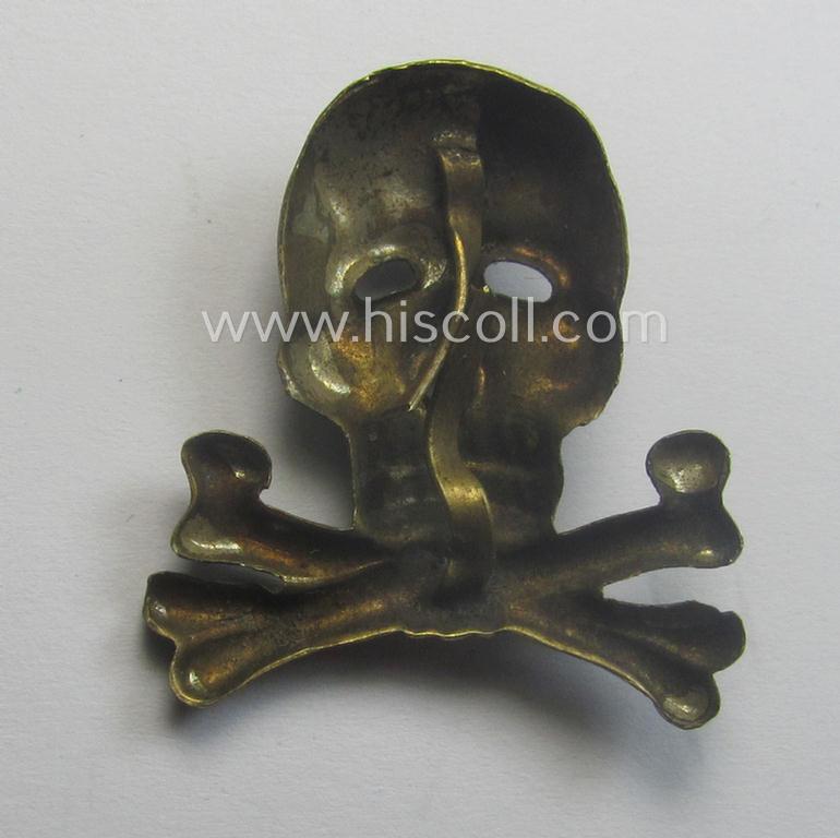 Scarcely encountered, so-called: 'Truppentraditionsabzeichen' (ie. 'Braunschweiger Traditions-Totenkopf für die Schirmmütze des Infanterie-Rgts. 17 u. Kavallerie-Rgts. 13')