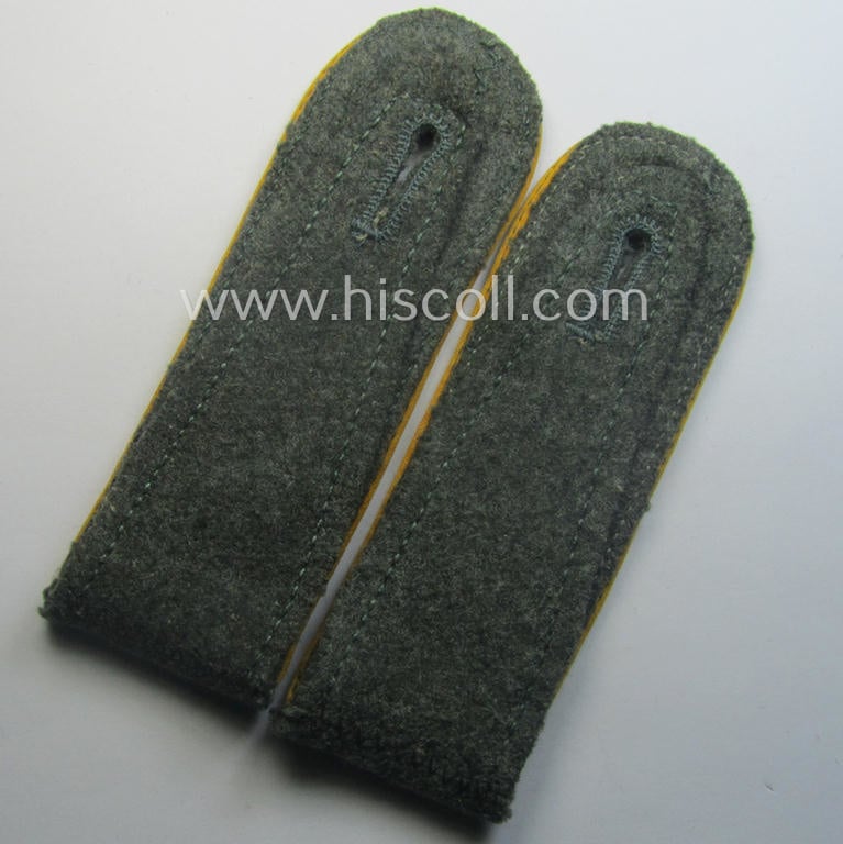 Pair of WH (Heeres) early-war-period- (ie. 'M40'- ie. 'M41'-pattern), EM-type shoulderstraps as was intended for a: 'Soldat eines Kavallerie- o. Reiter-Rgts.'