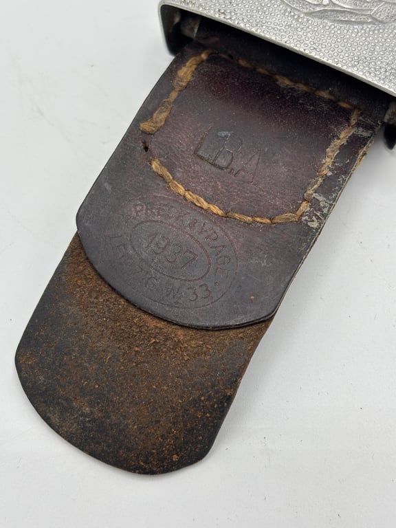LW Aluminum Buckle with leather tab "Apreck & Vrage"