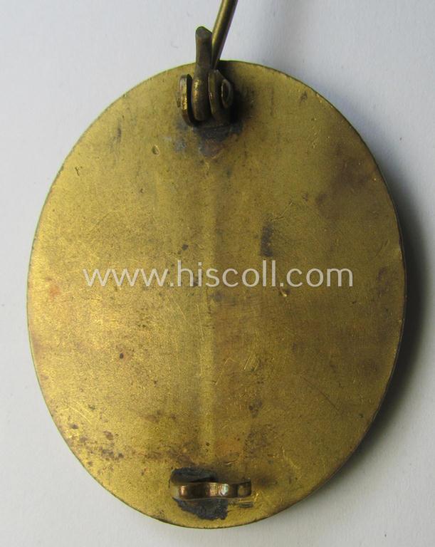 Attractive - luxuriously-styled albeit clearly used- and/or worn! - 'Verwundeten-Abzeichen in Gold' being a typical non-maker-marked- and/or: 'Buntmetall'-based example as was produced by the Austrian maker: 'Hauptmünzamt Wien'