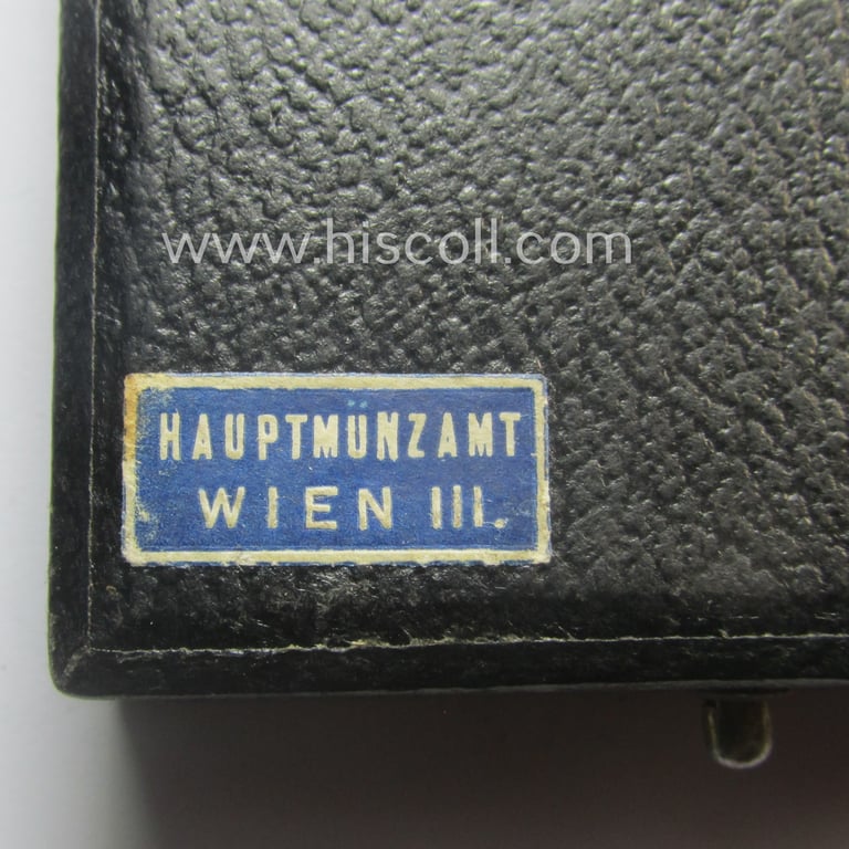 'Verwundeten-Abzeichen in Gold' being a non-maker-marked- and typical 'Buntmetall'-based (ie. 'thin-pinned'!) example that comes stored in its maker- (ie. 'Hauptmünzamt - Wien'-) marked etui as issued