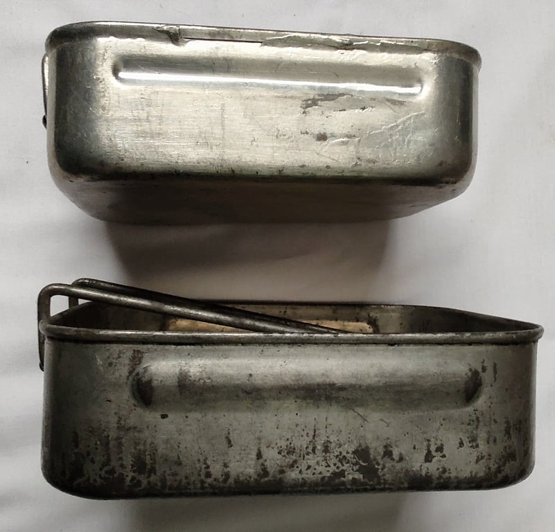 A pair of WW2 British Army messtins