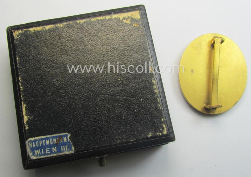'Verwundeten-Abzeichen in Gold' being a maker- (ie. '30'-) marked- and typical 'Buntmetall'-based 'flat-pinned'-example that comes stored in its maker- (ie. 'Hauptmünzamt - Wien'-) marked- and period etui