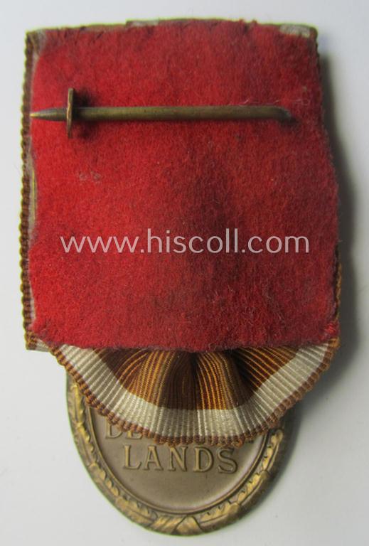 Hardly worn example of a single-pieced, non-detachable WH medal-bar (ie. 'Orden- o. Einzelspange') showing a: 'Deutsches Schutzwall Ehrenzeichen' (aka: 'Westwall'-medal)