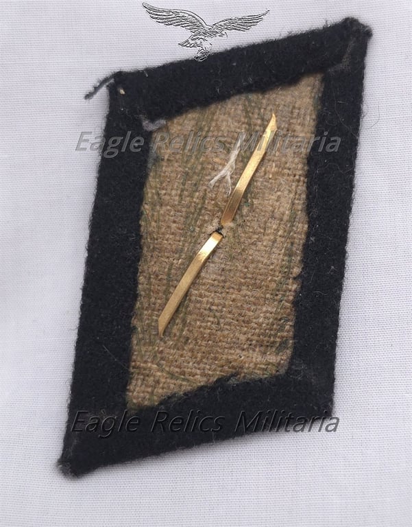 SS collar tab for an Unterscharführer.