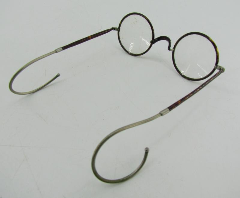 Wehrmacht 'Maskenbrille' in Container