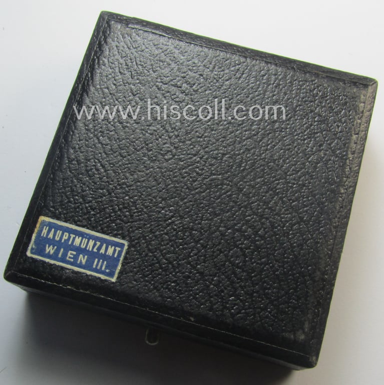 'Verwundeten-Abzeichen in Gold' being a non-maker-marked- and typical 'Buntmetall'-based (ie. 'thin-pinned'!) example that comes stored in its maker- (ie. 'Hauptmünzamt - Wien'-) marked etui as issued