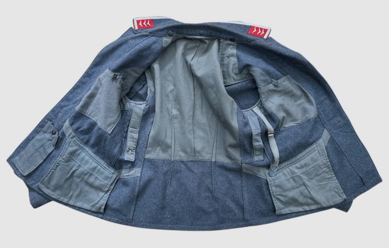 Luftwaffe Early Fliegerbluse for a "Feldwebel" of the Flak Artillery.