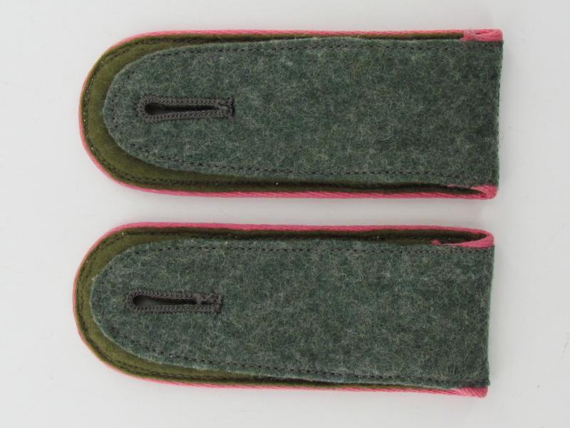 Wehrmacht (Heer) Panzerjäger shoulder boards for Unteroffizier (NCO)