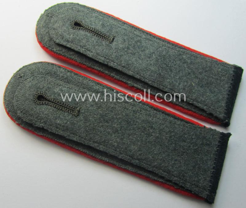 Pair of WH (Heeres) EM-type shoulderstraps: 'Sld. der (Sturm)Artillerie.-Trpn.'