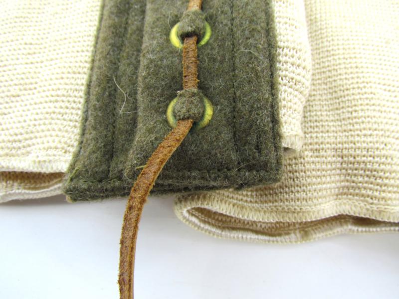 Single British WWII Paratrooper Knee Pad