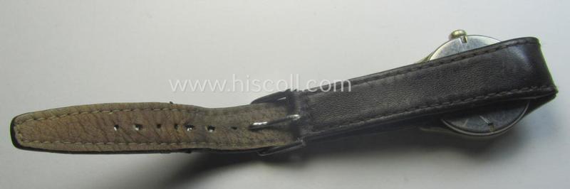 WH (Kriegsmarine) WWII-period wrist-watch (or: 'Dienstuhr') of the make: 'K.M. - Zentra' having a beige-white-coloured dial-plate and neatly engraved number on its back that reads: '528261'