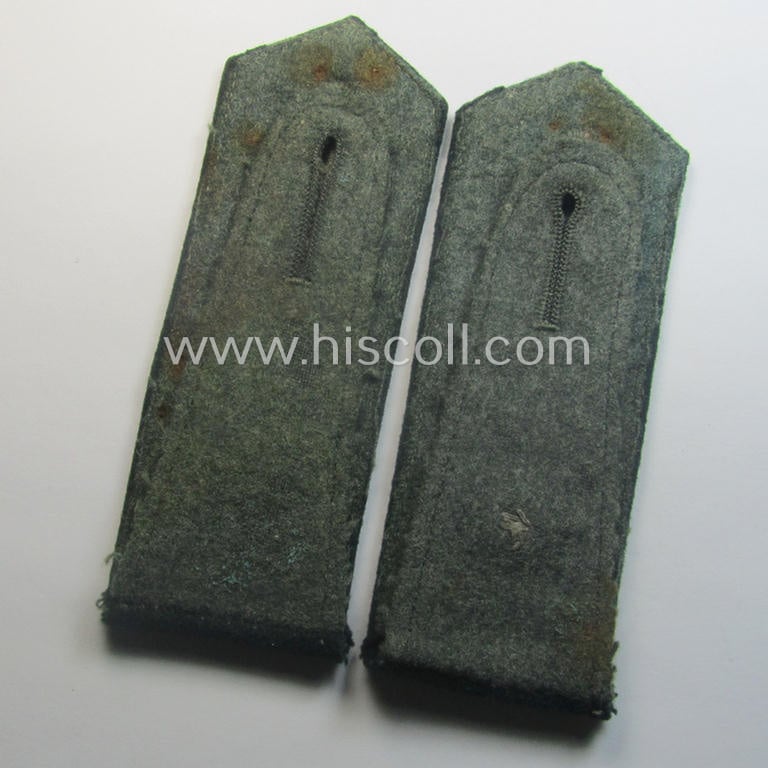 Pair of WH (Heeres), early- (ie. pre-) war-period, 'M36- o. M40'-pattern (pointed-styled- and 'cyphered') so-called: EM-type shoulderstraps: 'Soldat des Infanterie-Rgts. 95'