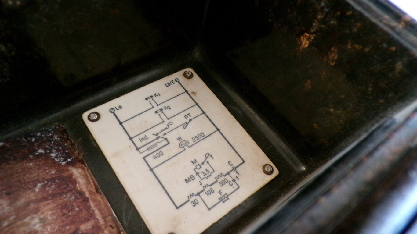 Feldfernsprecher (FF33) – Matching 1943 "Eisen"
