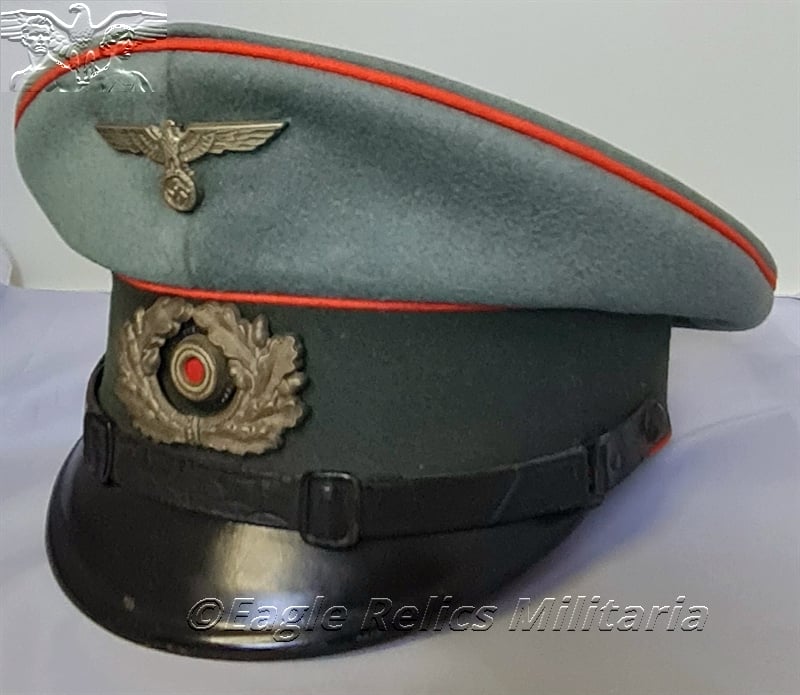 Early Army Artillery OR/NCO visor cap by Peküro with unit Stamp ‘Schirmmütze’