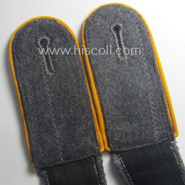Superb pair of WH (Luftwaffe) EM-type shoulderstraps as intended for usage by a: 'Soldat der Flieger- o. Fallschirmjäger-Trpn.' and that comes in a hardly used- nor worn, condition