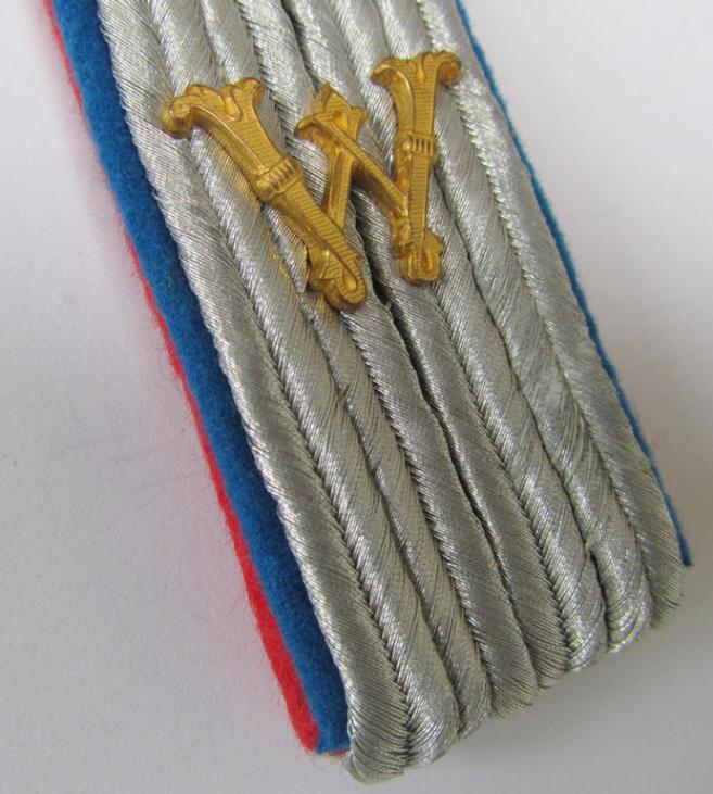 Attractive - albeit single but nevertheless scarcely encountered  - WH (Luftwaffe) 'cyphered', officers'-type shoulderboard, as was intended for usage by a: 'Leutnant der Reserve u. Waffenoffizier'