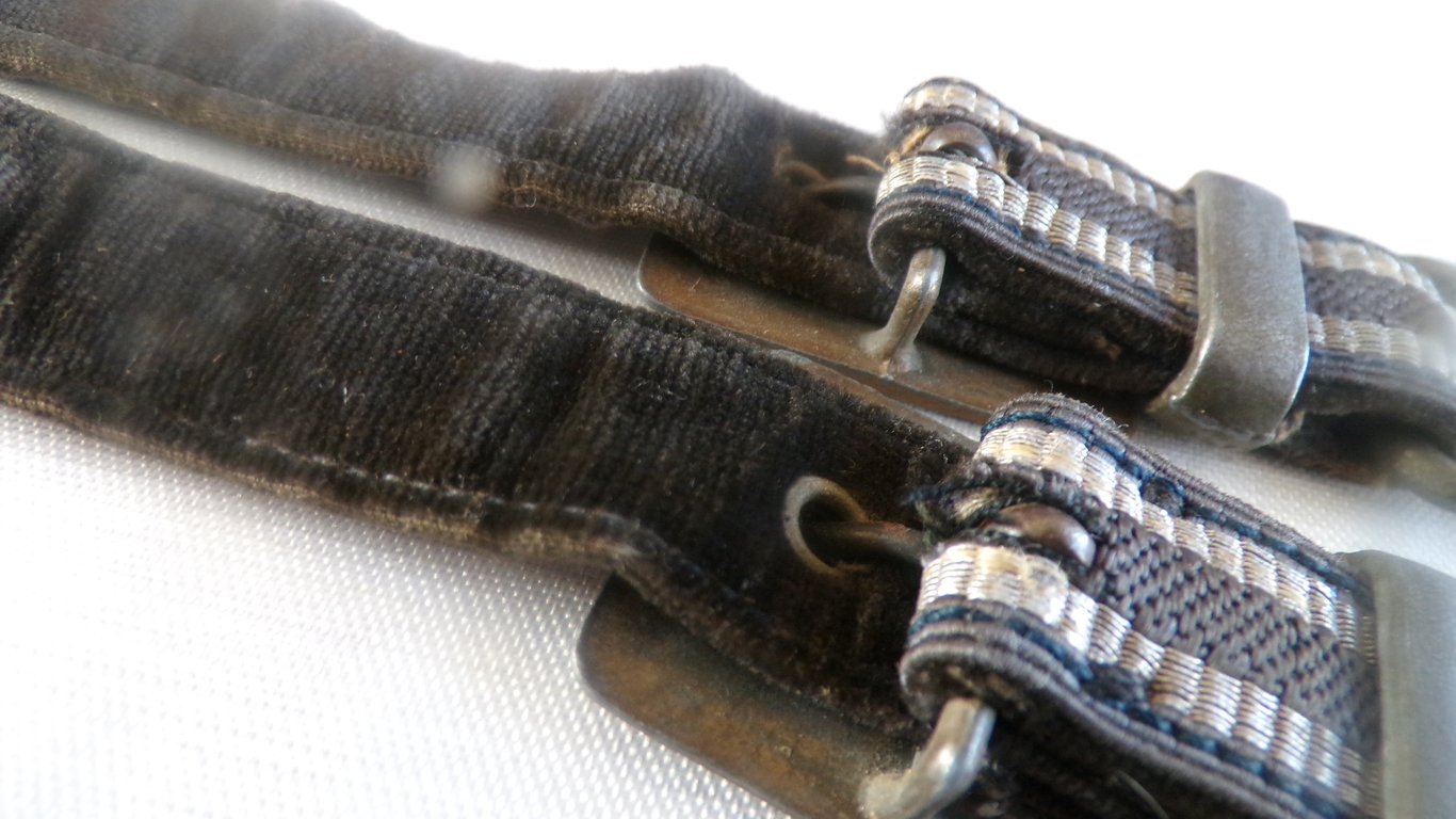 2nd Model Luftwaffe Deluxe Dagger Hangers