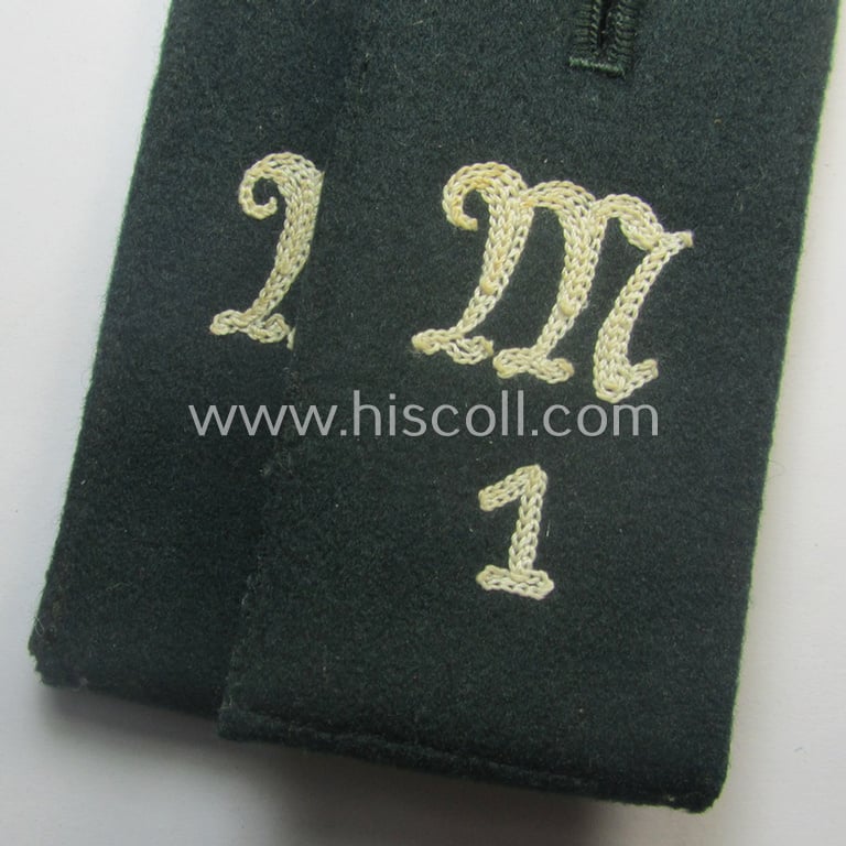 Fully matching pair of early-period (ie. 'M36- o. M40'-pattern and/or pointed-styled), WH (Heeres) 'cyphered' EM-type shoulderstraps as was intended for a: 'Soldat des Inf.-Maschinengewehr-Abts. 1'