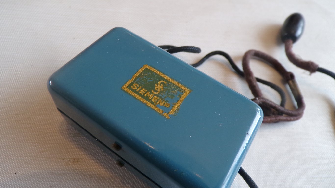 Mint Cased Period Siemens Razor Blade Sharpener
