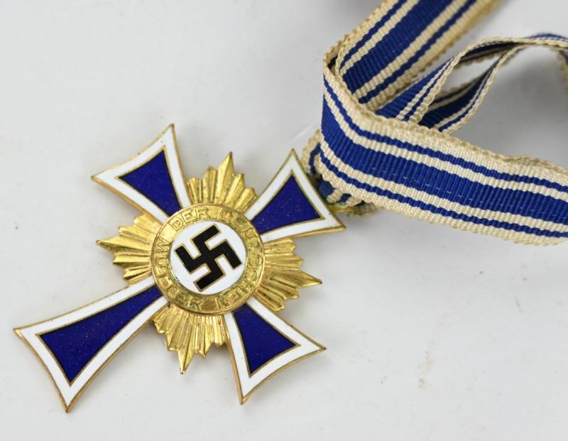 German Mother's Cross in Gold with case