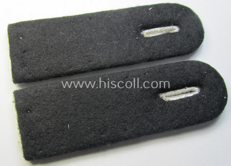 Attractive - and fully matching! - pair of WH (Luftwaffe) officers'-type shoulderboards as was intended for usage by a: 'Leutnant eines Pioniere- o. Bau-Abteilungs o. Regiments'