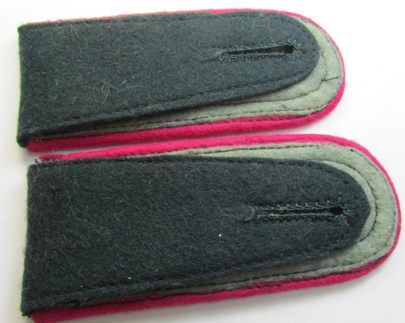 Attractive - and fully matching! - pair of WH (Heeres), early-war-period- (ie. 'M36'- ie. 'M40'-pattern, 'tailor-made') NCO-type shoulderstraps as was intended for an: 'Unteroffizier der Veterinär-Truppen o. General-Stab'