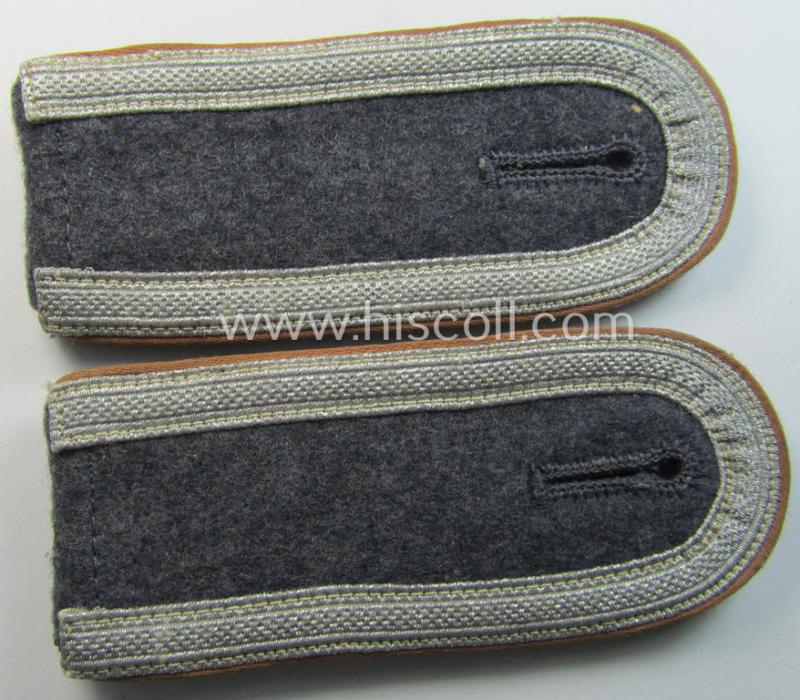 Attractive - and fully matching! - pair of WH (Luftwaffe) NCO-type shoulderstraps as piped in the light- ie. rust-brown- (ie. 'hell- o. kupferbrauner'-) coloured branchcolour as was intended for an: 'Unteroffizier der LW-Nachrichten-Truppen'