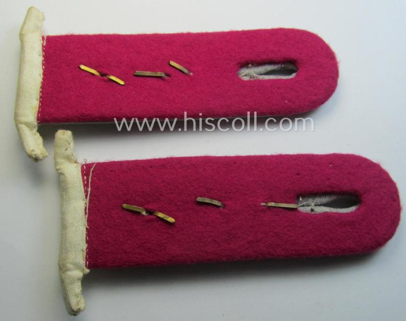 WH (Heeres), 'cyphered' officers'-type shoulderboard-pair (that comes mounted on its unsually seen: 'Auf der Steg'-mounting!) as was intended for an: 'Oberleutnant einer Veterinär-Abtlgs.'