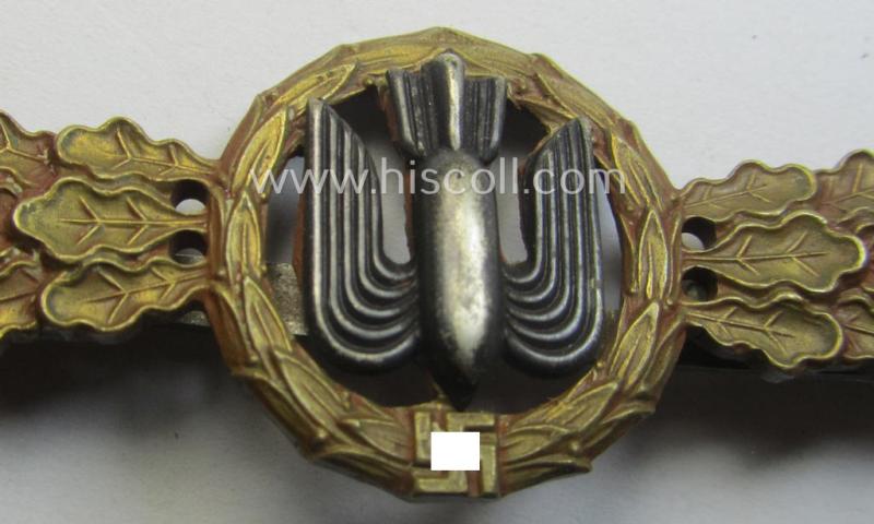 Tombak- (ie. 'Buntmetall'-) based- and/or non-maker-marked example of a WH (Luftwaffe) 'Frontflugspange für Kampfflieger in Bronze' as presumably produced by the: 'C.E. Juncker'-company