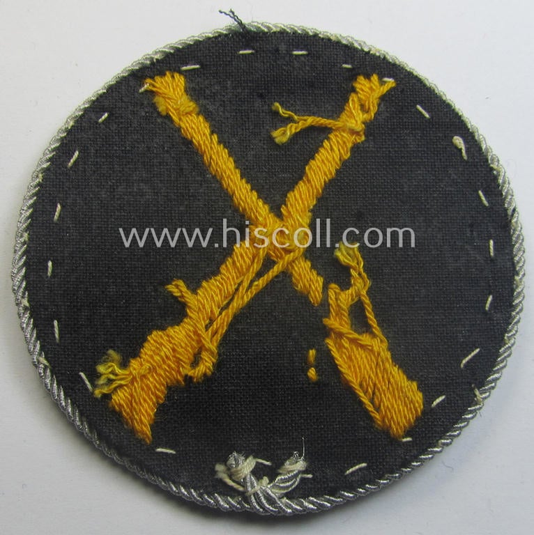 WH (Heeres) so-called: trade- and/or special-career arm-insignia (ie. 'Laufbahn- o. Tätigkeitsabzeichen') as intended for a: 'Waffenmeister' (or: weapon-equipment NCO) being a machine-embroidered 'variant'