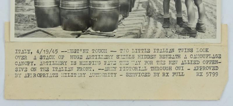 US WW2 Press Photo 'Artillery Shells'