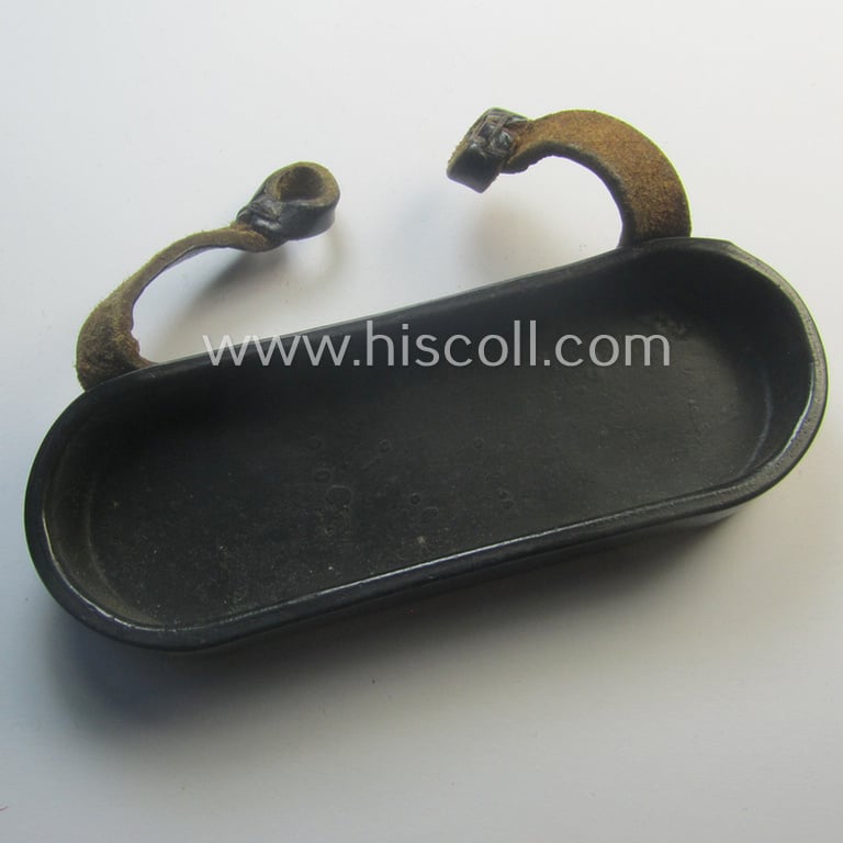 Neat, 'standard-issue'-type WH binoculars (ie. 'Dienstglas 6 x 30') so-called: 'protective-cover' (ie. 'Okularschutz') as executed in black-coloured rubber