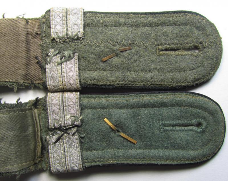 Fully matching - and scarcely seen! - pair of WH (Heeres) NCO-type (ie. 'M40-/M43'-pattern) shoulderstraps as was intended for usage by a: 'Feldwebel u. Offiziers-Anwärter eines Pionier-Bataillons o. Regiments'