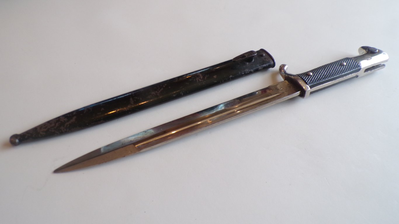 Extraseitengewehr (dress bayonet) by W.K.C