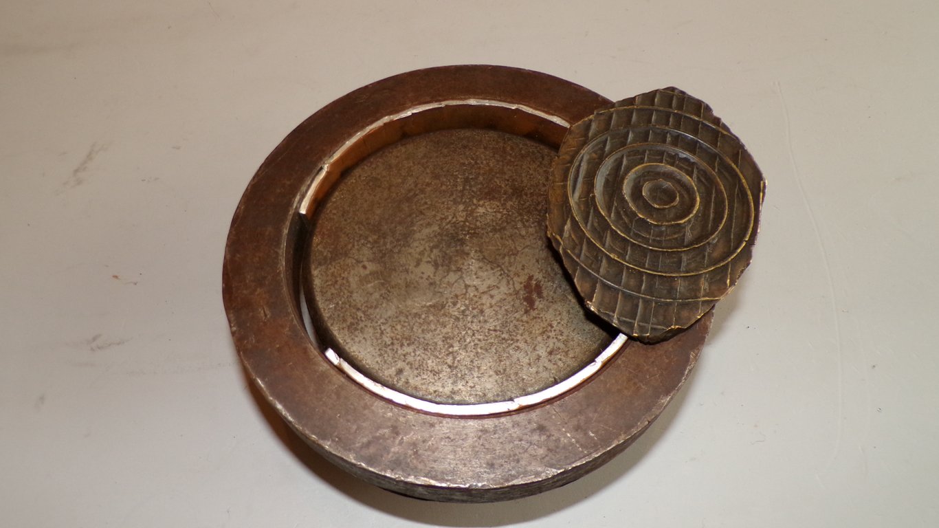 Die struck mould from the Deschler company