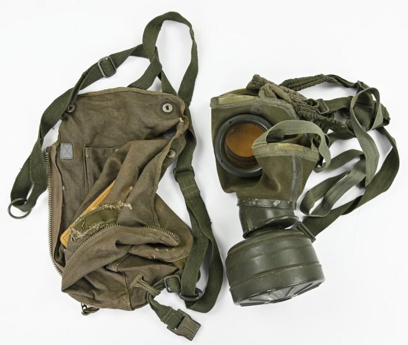 German LW FSJ Gasmask Bag with Gasmask 'edb'