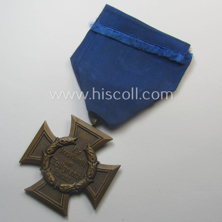'Zollgrenzschütz-Ehrenzeichen' (or: customs loyal-service medal) that came mouted onto its full-length ribbon (ie. 'Bandabschnitt')