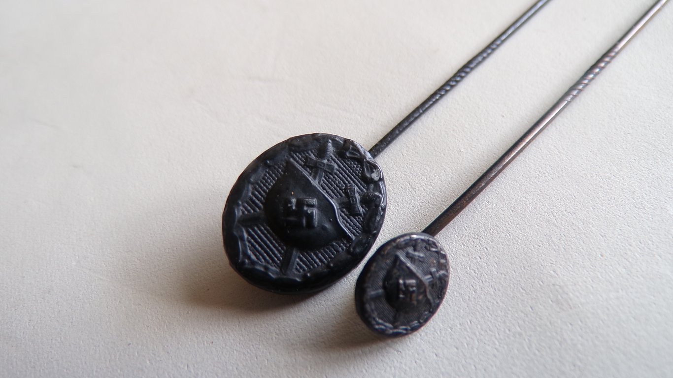 2 miniature Wound badges, L/11