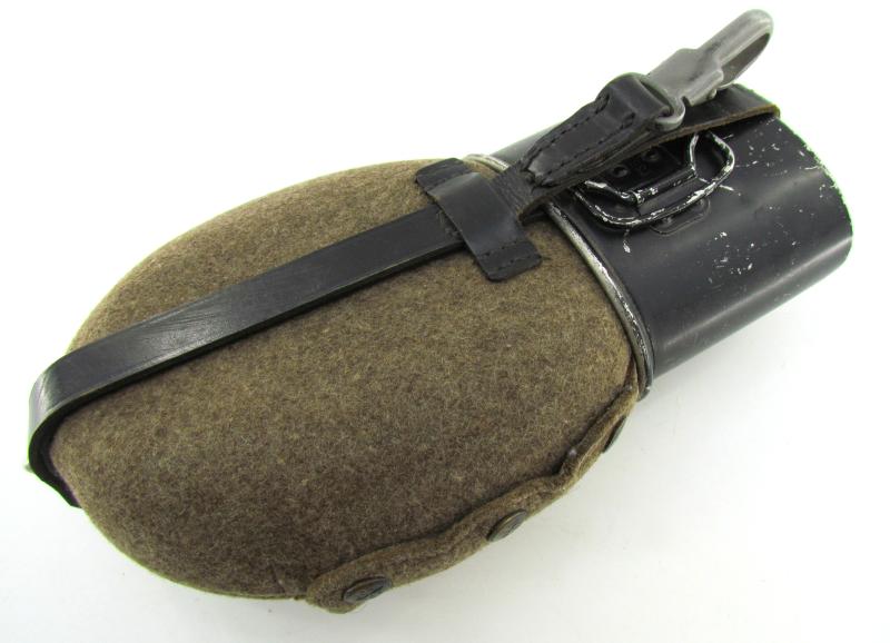 Wehrmacht M31 matching canteen by ESB39