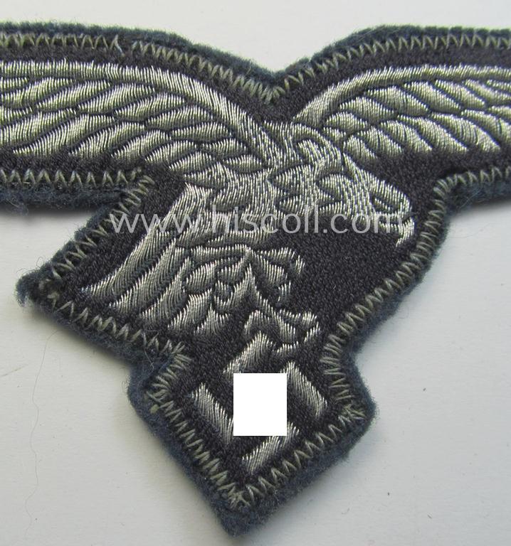 Superb - and simply never used! - WH (LW) officers'- (ie. evt. NCO-) type breasteagle (ie. 'Brustadler') as was executed in neatly woven, silver-coloured thread (ie. 'flatwire-style') onto a greyish-blue-coloured- and/or woolen-based background